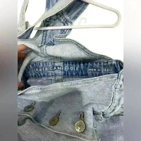 American Eagle Outfitters Blue‎ Jean Mom Overalls Woman Sz 2 Short Light Wash - Picture 6 of 10